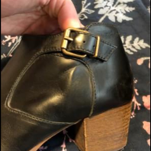 Madewell Pointed Toe Leather Booties - Picture 3 of 8